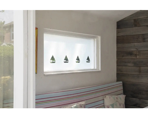 Rum med fönsterfilm med segelbåtsmotiv