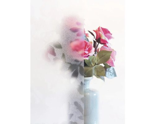 Insynsskyddsfilm med blommönster bredvid en vas med rosor