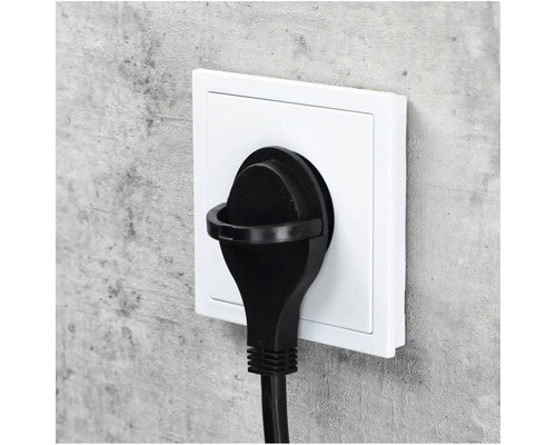 Schuko-kontakt i ett uttag