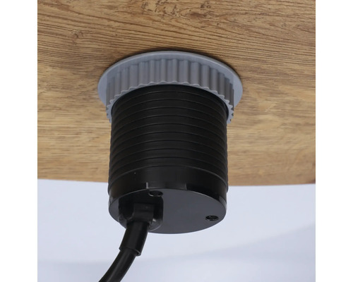 Infälld kontakt med kabel i en bordsskiva