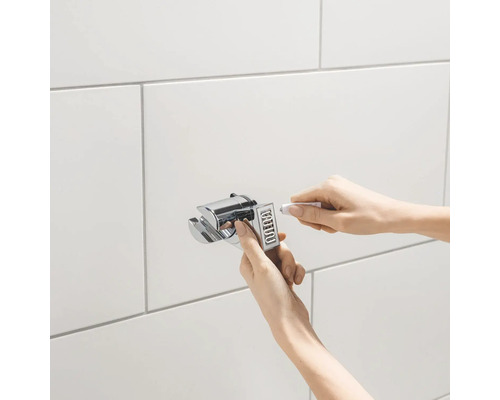 Installation av ett duschfäste på en kakelvägg