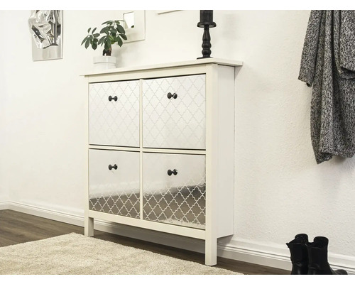 Skoskåp med fyra fack och mönster