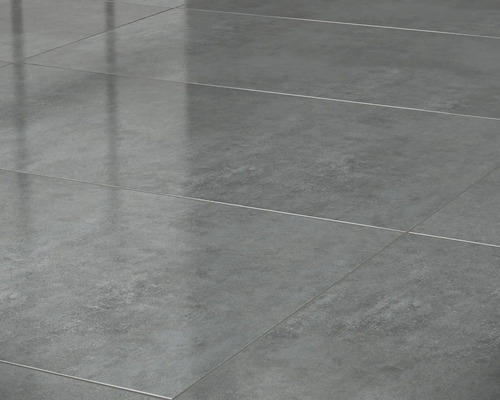 Klinkergolv med grå stenimitation.