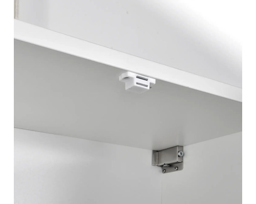 Skåpinredning med magnetspärr och gångjärn