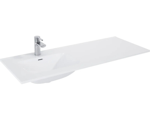 Tvättställ av sanitetskeramik med blandare