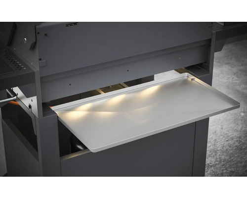 Utdragbart grillbord på grillen