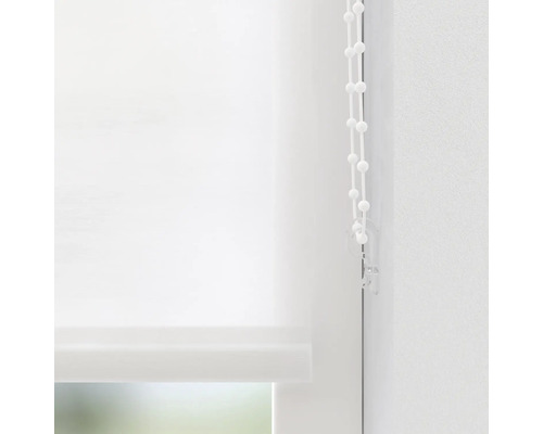 Vit fönsterrullgardin med manöverkedja