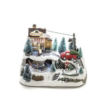 Juldekoration med animerat vinterlandskap, träd och figurer