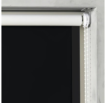 Rullgardin på fönstret med manöverkedja