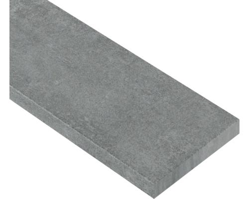 Grå terrassplatta av betong