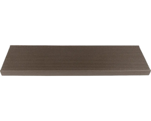 Trall av plast med räfflad yta