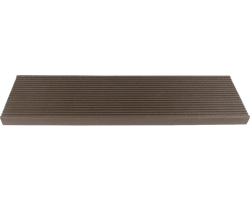 Trall av plast med räfflad yta