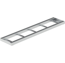 Metallram med rektangulära utskärningar för installation