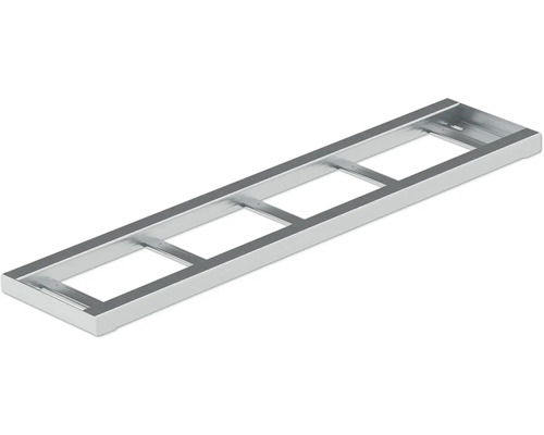 Metallram med flera rektangulära utskärningar