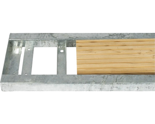 Metallram med en träbräda