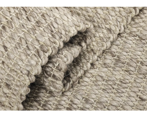 Närbild av en ljus matta med grov vävstruktur