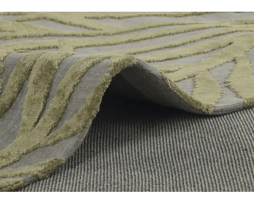 Detaljvy av en matta med abstrakt mönster och hög lugg