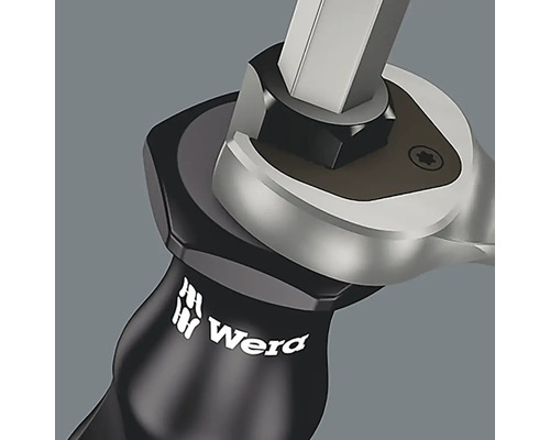 Wera logotyp på handtaget på en spärrnyckel med sexkantsfäste