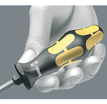 Wera skruvmejselhandtag i handen