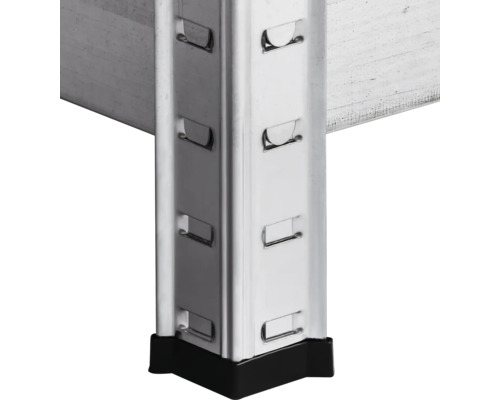 Detaljvy av ett hyllsystem i metall med svart fot