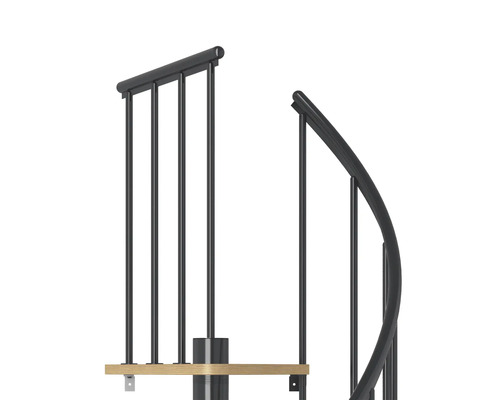 Detaljbild av en spiraltrappa med trätrappsteg och metallräcke