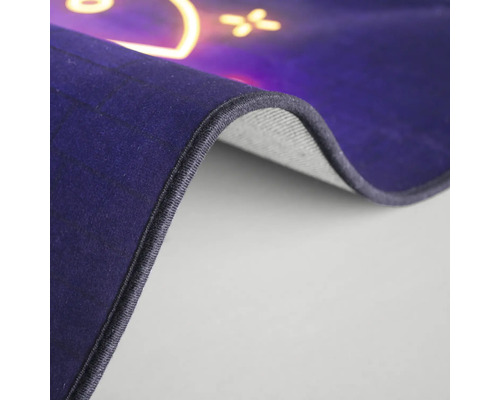 Närbild av en matta med motiv