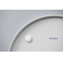 Detaljvy av en vit keramisk tvättställ med Duravit-logotyp