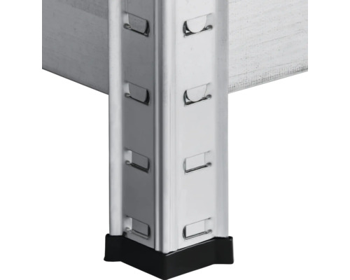 Detalj av en metallhylla med svart fot