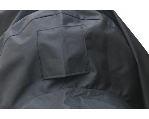 Detaljbild av ett grått skyddsfodral med fyrkantig ficka