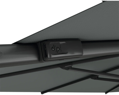 Detaljvy av markis med manöverelement för styrning av belysningen