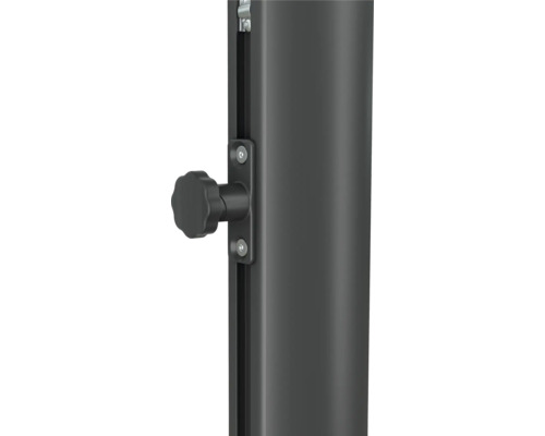 Detaljvy av en mast med en ställskruv