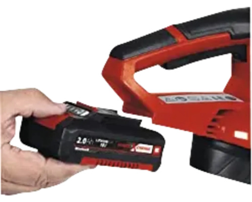 Ett batteri fästs på ett elverktyg
