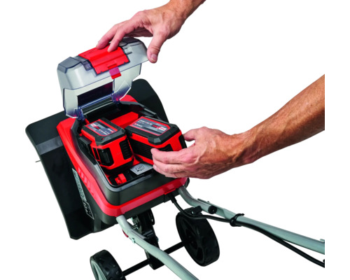 Översikt över en batteridriven gräsklippare med två insatta batterier