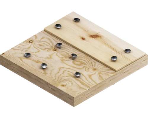 Träskiva med spikar