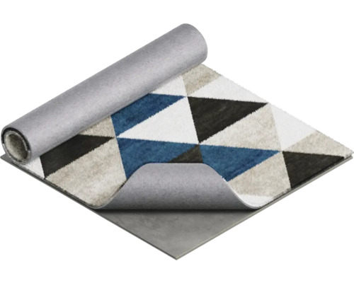 Matta med geometriskt triangelmönster, delvis upprullad