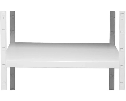 En enda tom vit hylla.