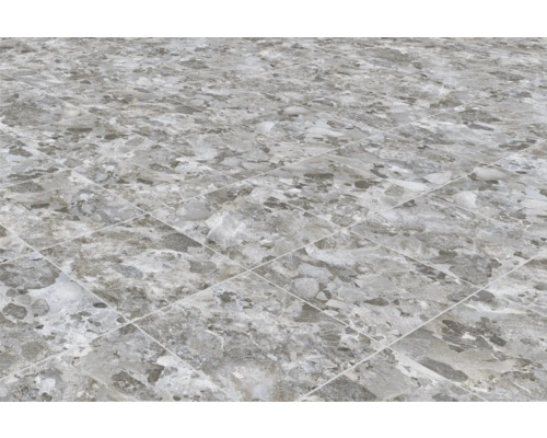 Golv med plattor i stenimitation