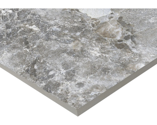 Närbild av en grå golvplatta med marmorstruktur.