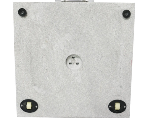 Undersida av en transportvagn med hjul och eluttag