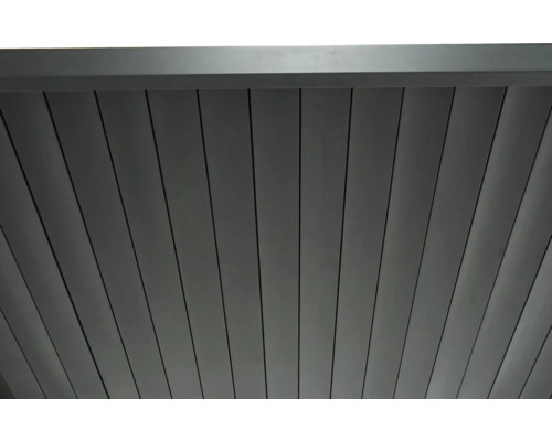 Detaljvy av ett altantak av aluminium