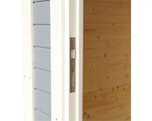 Detaljvy av ett dörrlås på en trädörr