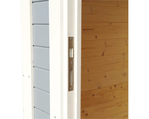 Detaljvy av ett lås på en trädörr