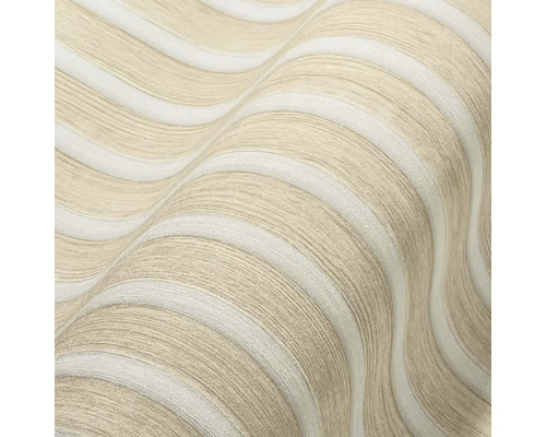 Närbild av en beige tapet med ett randigt mönster