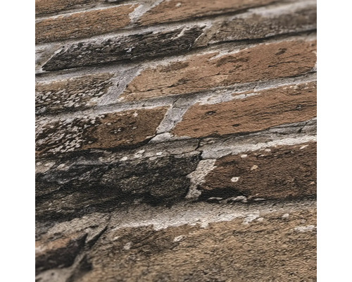 Närbild av en strukturerad tapet med tegelmotiv