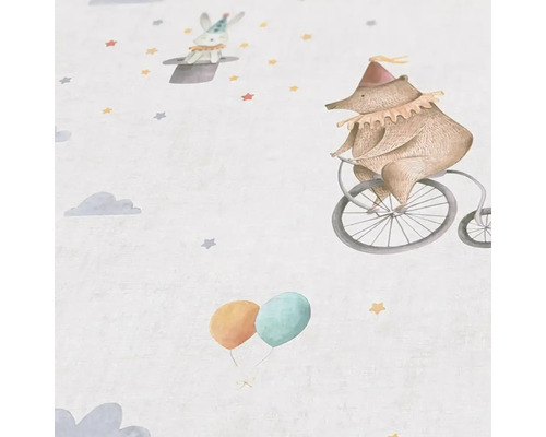 Dekorativ barntapet med cirkustema, inklusive björn på cykel, kanin och ballonger.