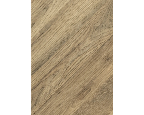 Närbild av ett laminatgolv med träutseende.