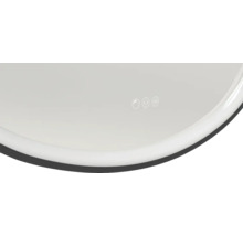 Detaljvy av en spegel med beröringssensor och värmefunktion