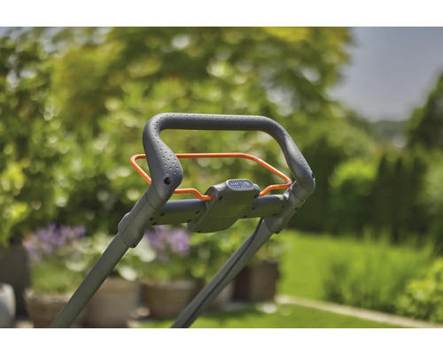 Detaljvy av handtaget på en gräsklippare