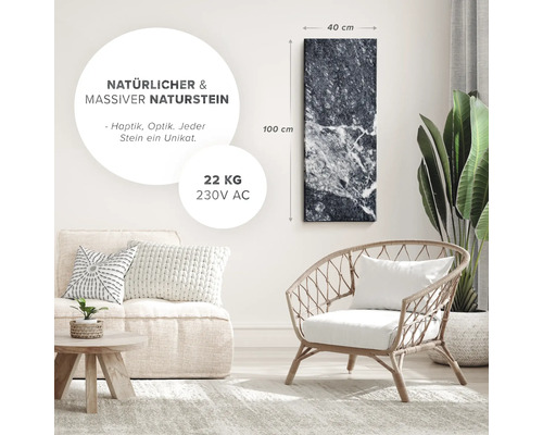 Vardagsrum med naturstenspanel, fåtölj och soffa