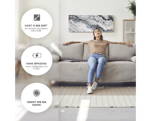 Kvinna kopplar av på en soffa i ett ljust vardagsrum med information om uppvärmning.